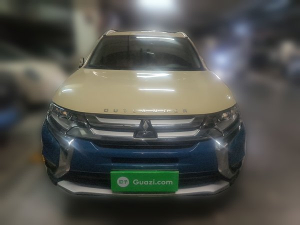 Mitsubishi Outlander · 2016 год