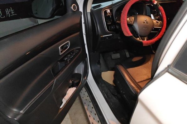 Mitsubishi Outlander 2016, 90600 км, за 8131 USD - фото 16