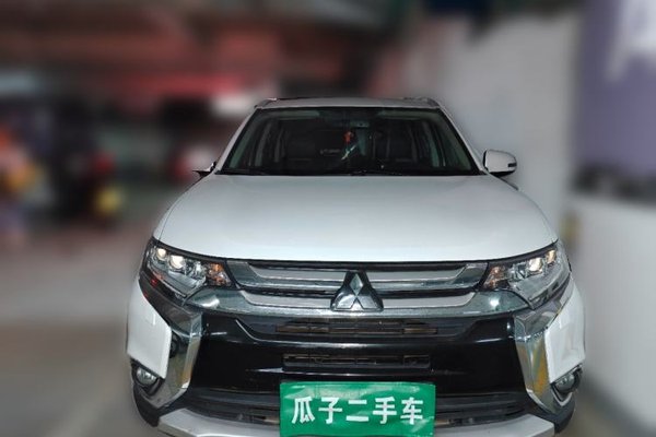 Mitsubishi Outlander 2016, 90600 км, за 8131 USD