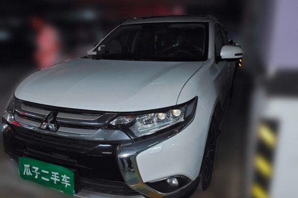 Mitsubishi Outlander · 2016 год