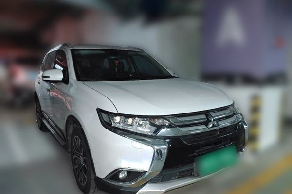 Mitsubishi Outlander 2016, 90600 км, за 8131 USD