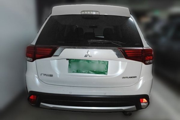 Mitsubishi Outlander 2016, 90600 км, за 8131 USD