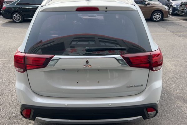 Mitsubishi Outlander 2018, 52800 км, за 10170 USD