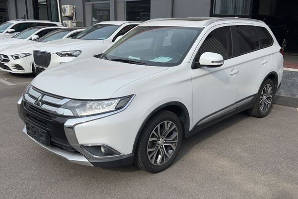 Mitsubishi Outlander · 2018 год