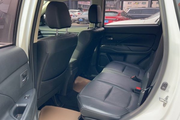 Mitsubishi Outlander 2018, 52800 км, за 10170 USD - фото 10