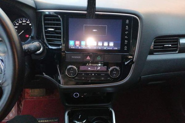 Mitsubishi Outlander 2018, 72600 км, за 7753 USD