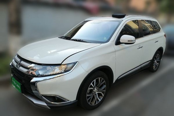 Mitsubishi Outlander · 2018 год