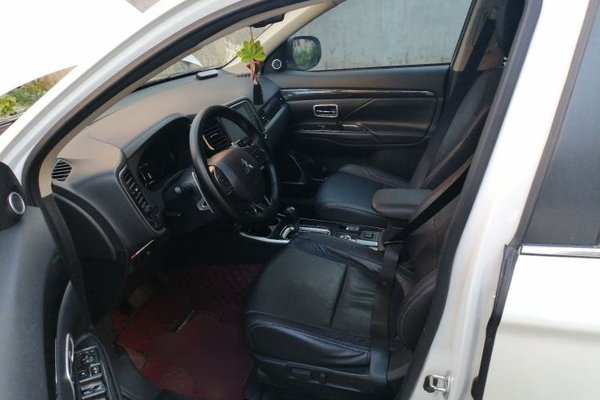 Mitsubishi Outlander 2018, 72600 км, за 7753 USD