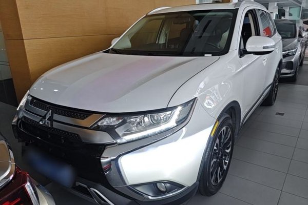 Mitsubishi Outlander 2019, 163100 км, за 8974 USD