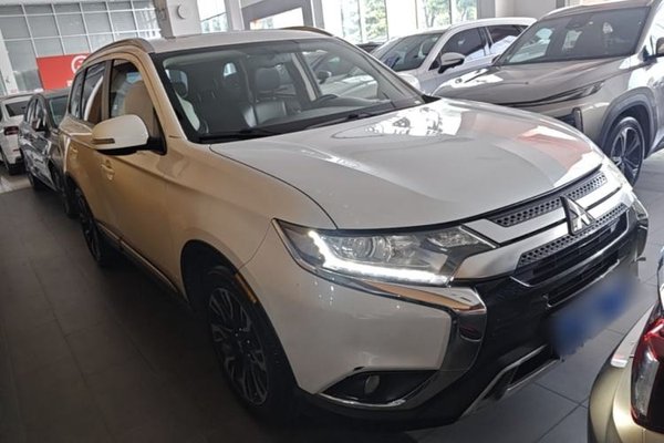Mitsubishi Outlander 2019, 163100 км, за 8974 USD