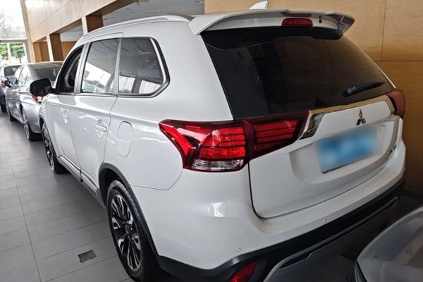 Mitsubishi Outlander 2019, 163100 км, за 8974 USD