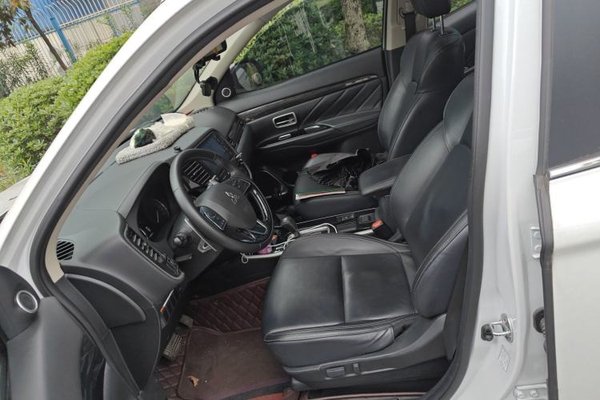 Mitsubishi Outlander 2019, 60100 км, за 10857 USD - фото 12