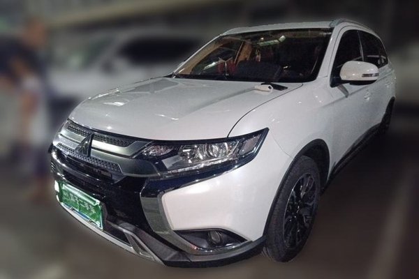 Mitsubishi Outlander · 2020 год