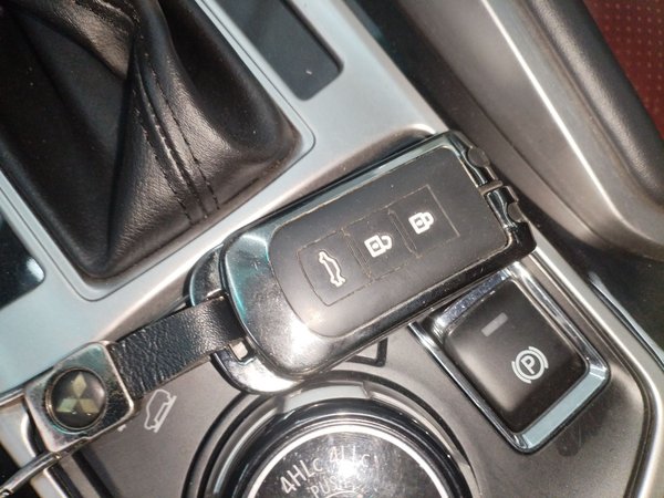 Mitsubishi Pajero 2018, 76700 км, за 17454 USD - фото 10