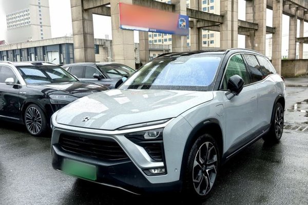 Nio ES8 · 2018 год