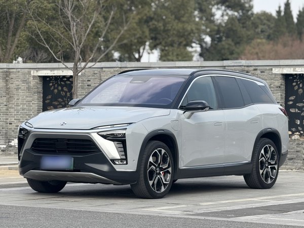 Nio ES8 · 2022 год