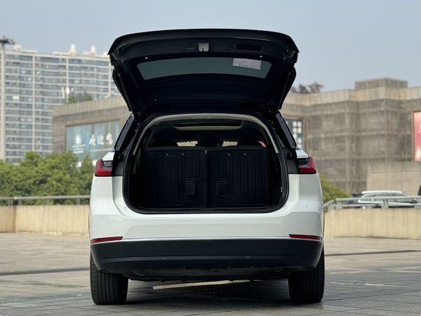 Nio ES8 2020, 103700 км, за 16779 USD