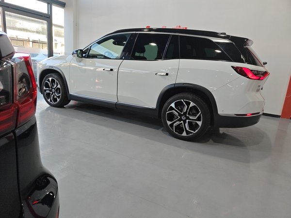 Nio ES8 2020, 31800 км, за 19589 USD