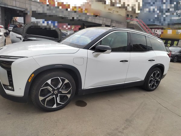 Nio ES8 2022, 72000 км, за 19275 USD