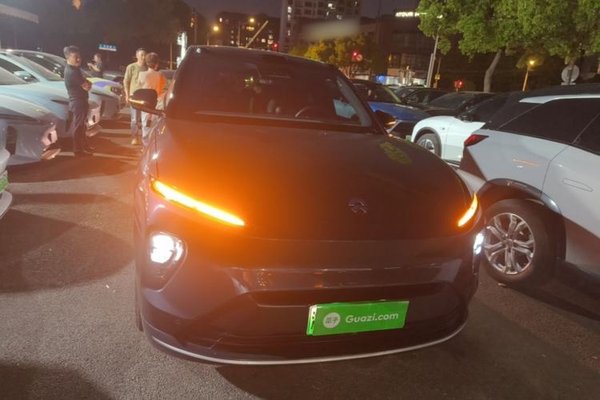Nio ES8 2023, 27100 км, за 41739 USD