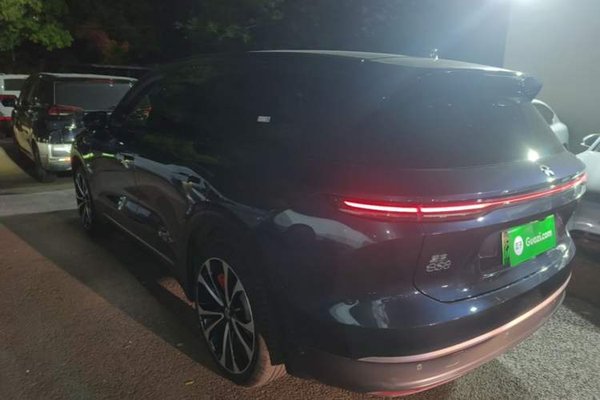 Nio ES8 2023, 27100 км, за 41739 USD