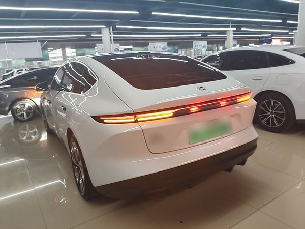 Nio ET5 2024, 71800 км, за 20279 USD