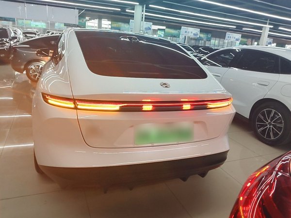 Nio ET5 2024, 71800 км, за 20279 USD
