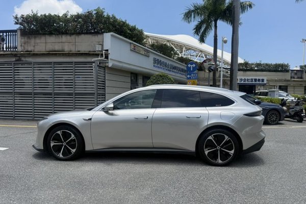 Nio ET5T 2023, 51200 км, за 21193 USD
