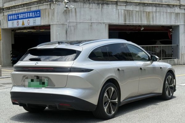 Nio ET5T 2023, 51200 км, за 21193 USD