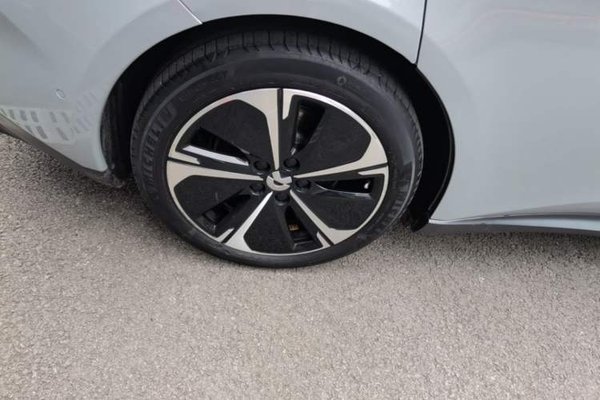 Nio ET5T 2024, 42600 км, за 21274 USD