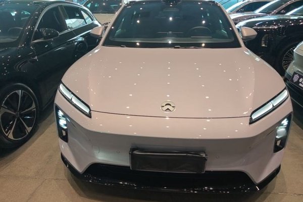 Nio ET5T 2025, 19300 км, за 27646 USD