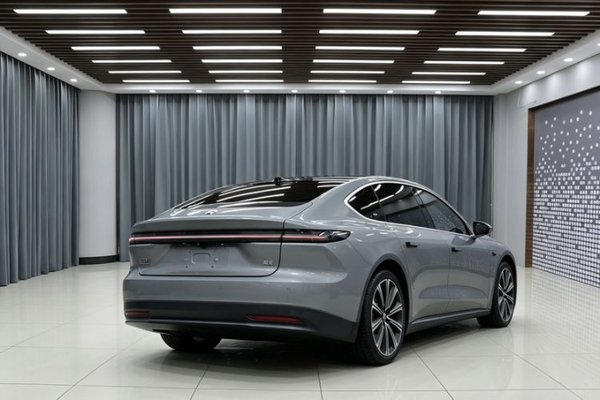 Nio ET7 2024, 23900 км, за 34123 USD