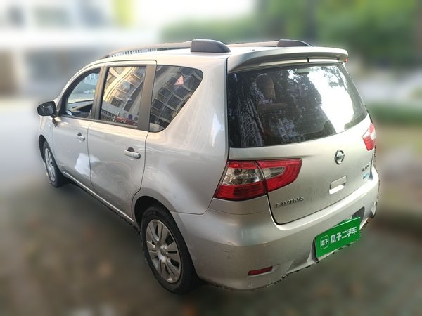 Nissan Livina 2013, 110700 км, за 3059 USD