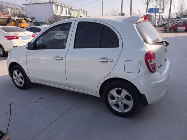 Nissan March 2010, 64200 км, за 6121 USD