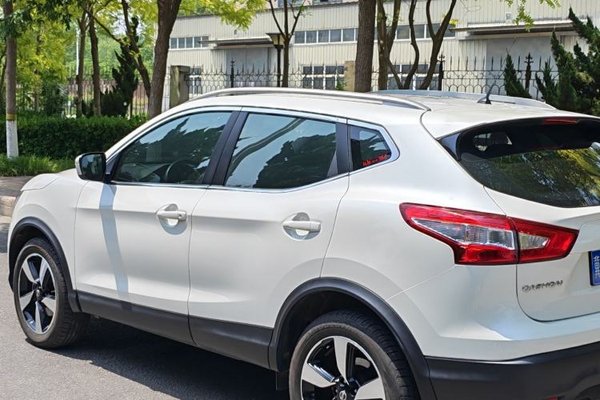 Nissan Qashqai 2017, за 9975 USD