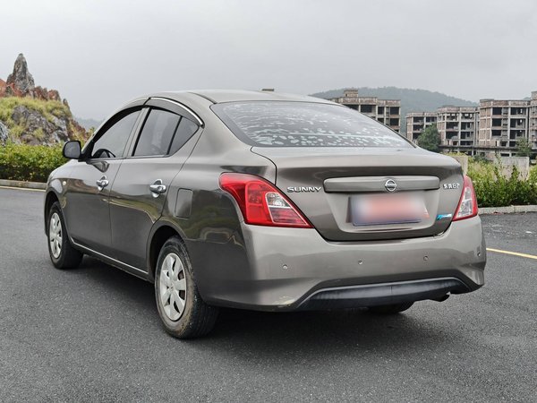 Nissan Sunny 2015, 98000 км, за 4570 USD
