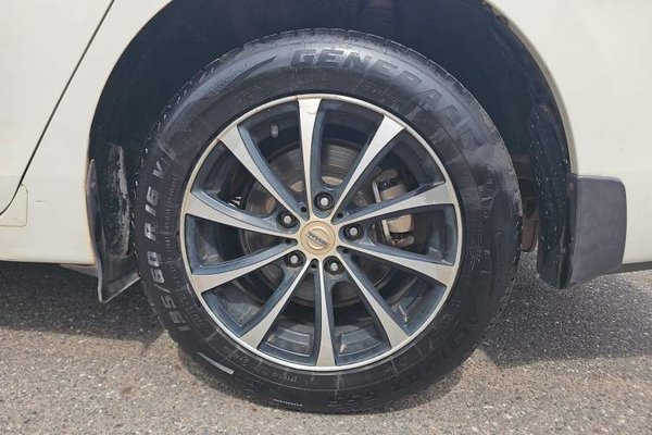 Nissan Sylphy 2019, 64300 км, за 7665 USD