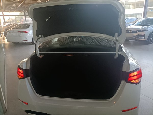 Nissan Sylphy 2020, 49100 км, за 8969 USD - фото 23
