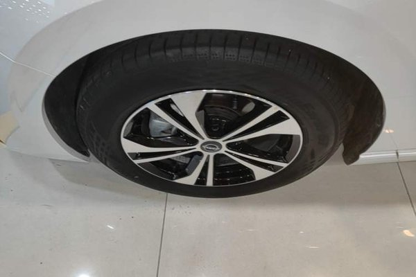 Nissan Sylphy 2023, 10100 км, за 13479 USD - фото 10