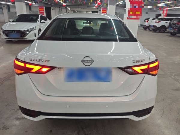 Nissan Sylphy 2023, 82000 км, за 11983 USD