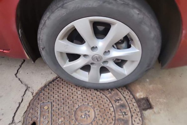 Nissan Tiida 2014, 135000 км, за 4291 USD - фото 9