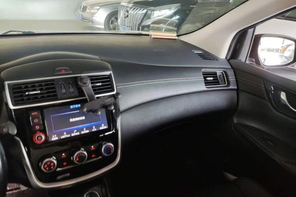 Nissan Tiida 2016, 108800 км, за 7016 USD - фото 15