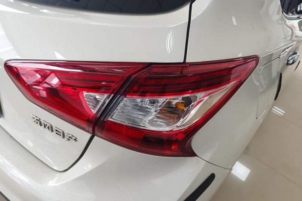 Nissan Tiida 2024, 15600 км, за 11210 USD - фото 9