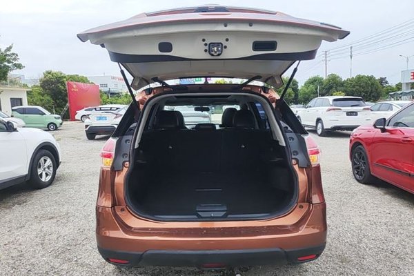 Nissan X-Trail 2014, 113400 км, за 8663 USD