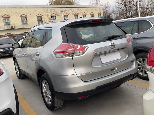 Nissan X-Trail 2014 2.0L CVT Comfort Edition 2WD, 2014 года