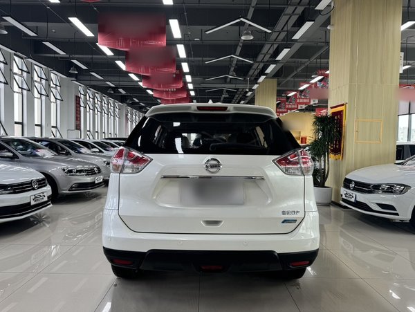 Nissan X-Trail 2014, 33600 км, за 11821 USD