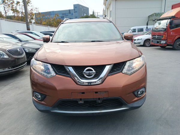 Nissan X-Trail 2014 2.0L CVT Comfort Edition 2WD, 2014 года