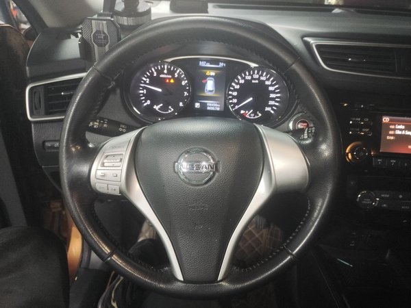 Nissan X-Trail 2014 2.0L CVT Comfort Edition 2WD, 2014 года