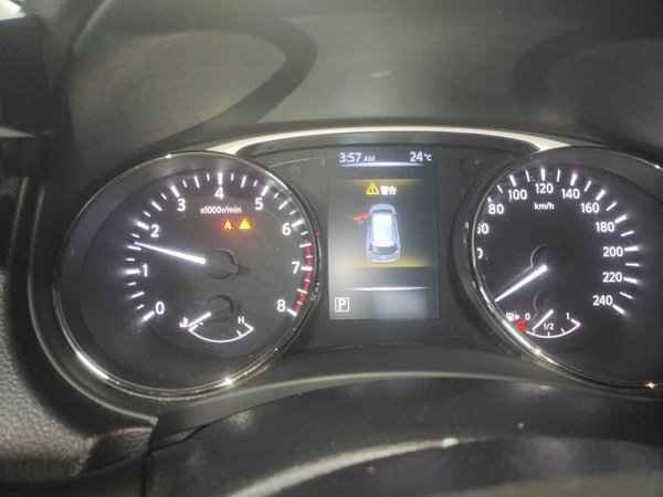 Nissan X-Trail 2014 2.0L CVT Comfort Edition 2WD, 2014 года