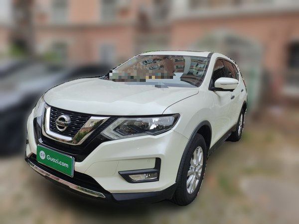 Nissan X-Trail · 2017 год